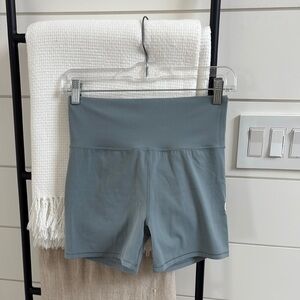 Vuori Biker Short. Size M. Color - Green.